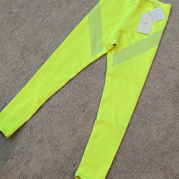 Beautiful fabletics workout set - Picture 3 of 5